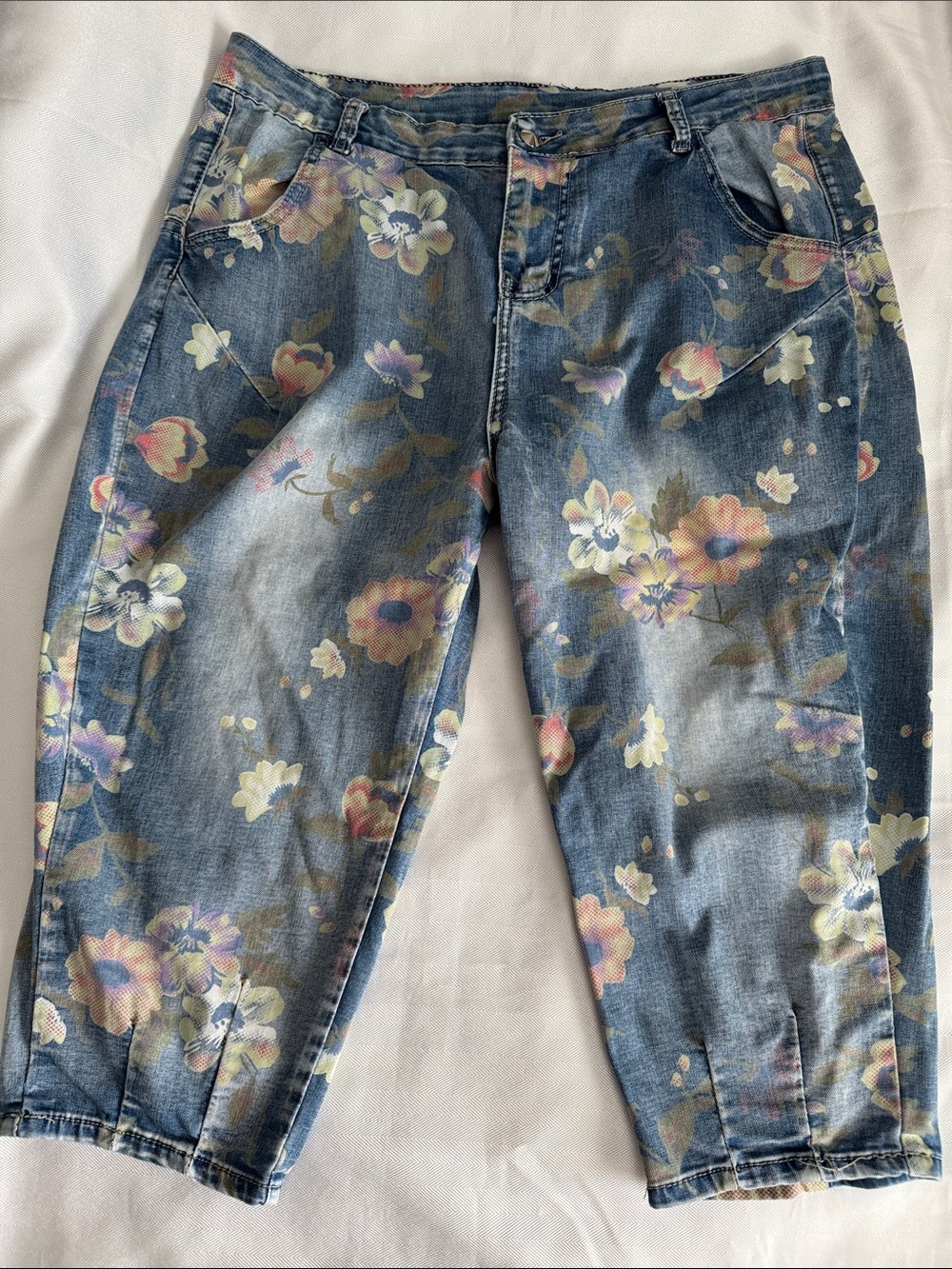 Source Unknown Blue Denim Ankle Jeans with Pastel Floral Print